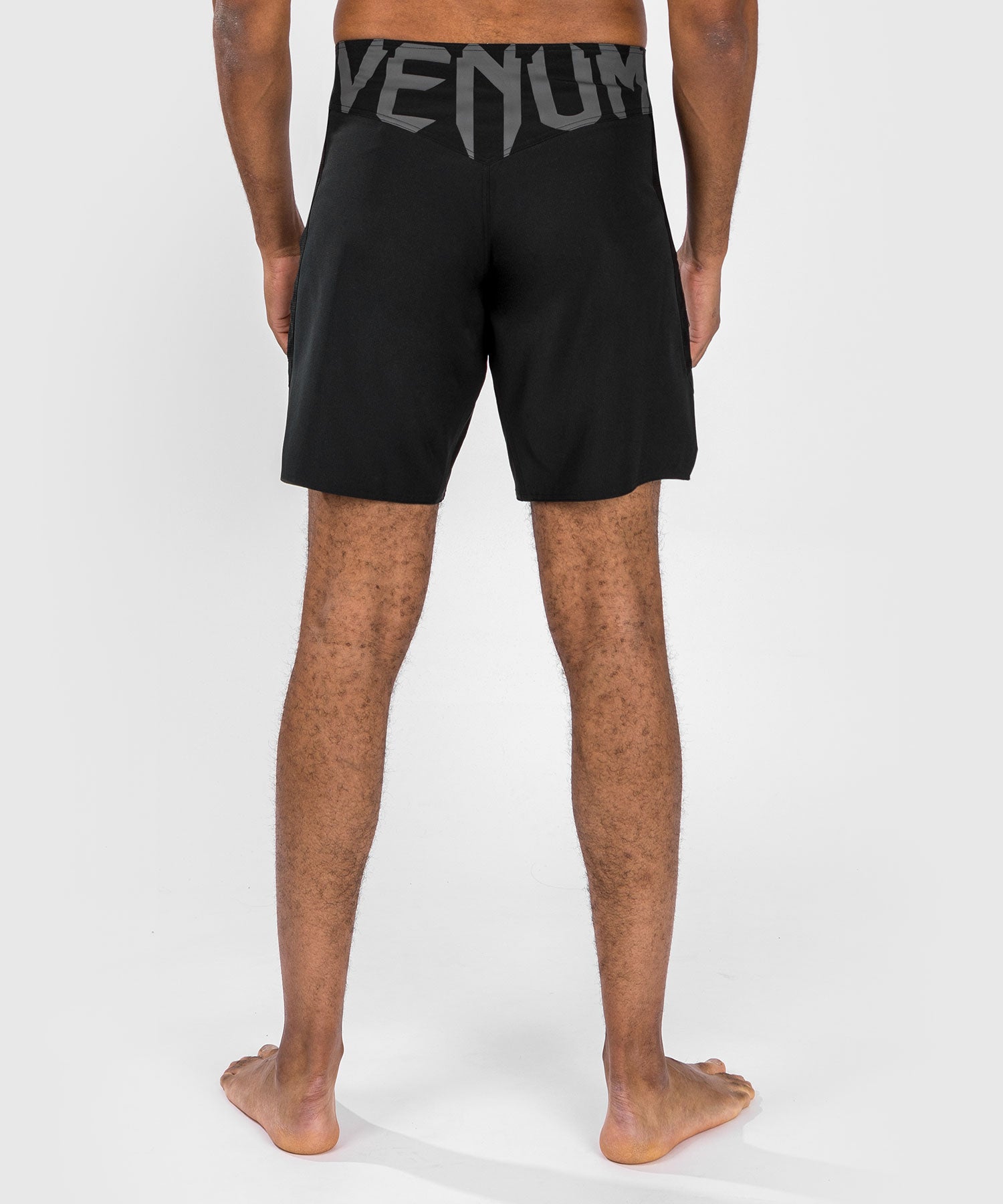 VENUM Light 5.0 Fightshort - ZWART/WIT