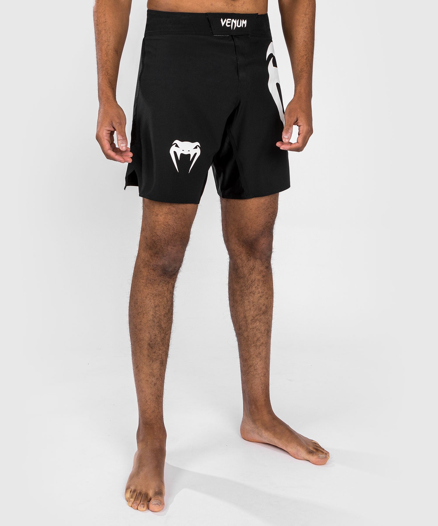 VENUM Light 5.0 Fightshort - ZWART/WIT