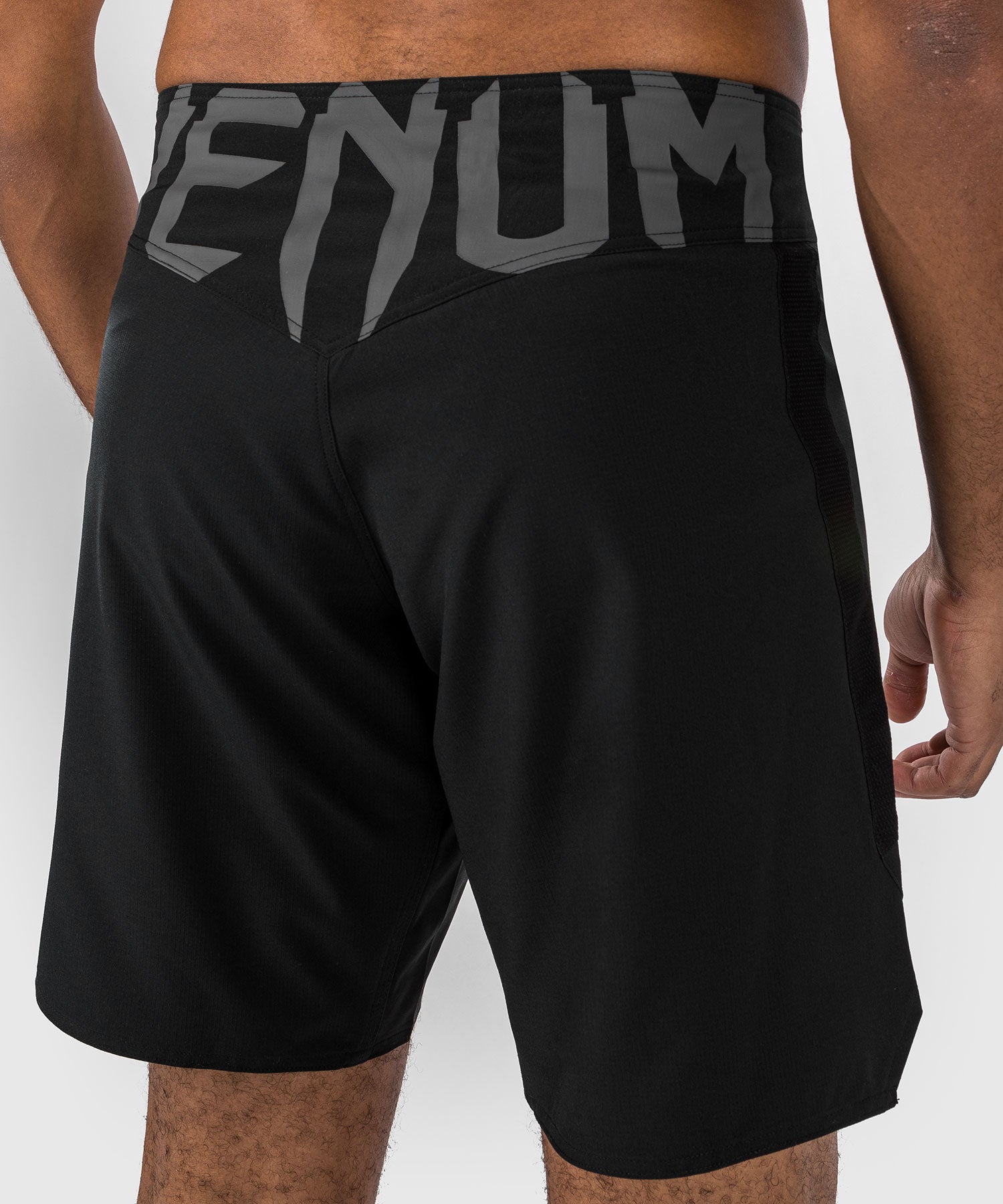 VENUM Light 5.0 Fightshort - ZWART/WIT