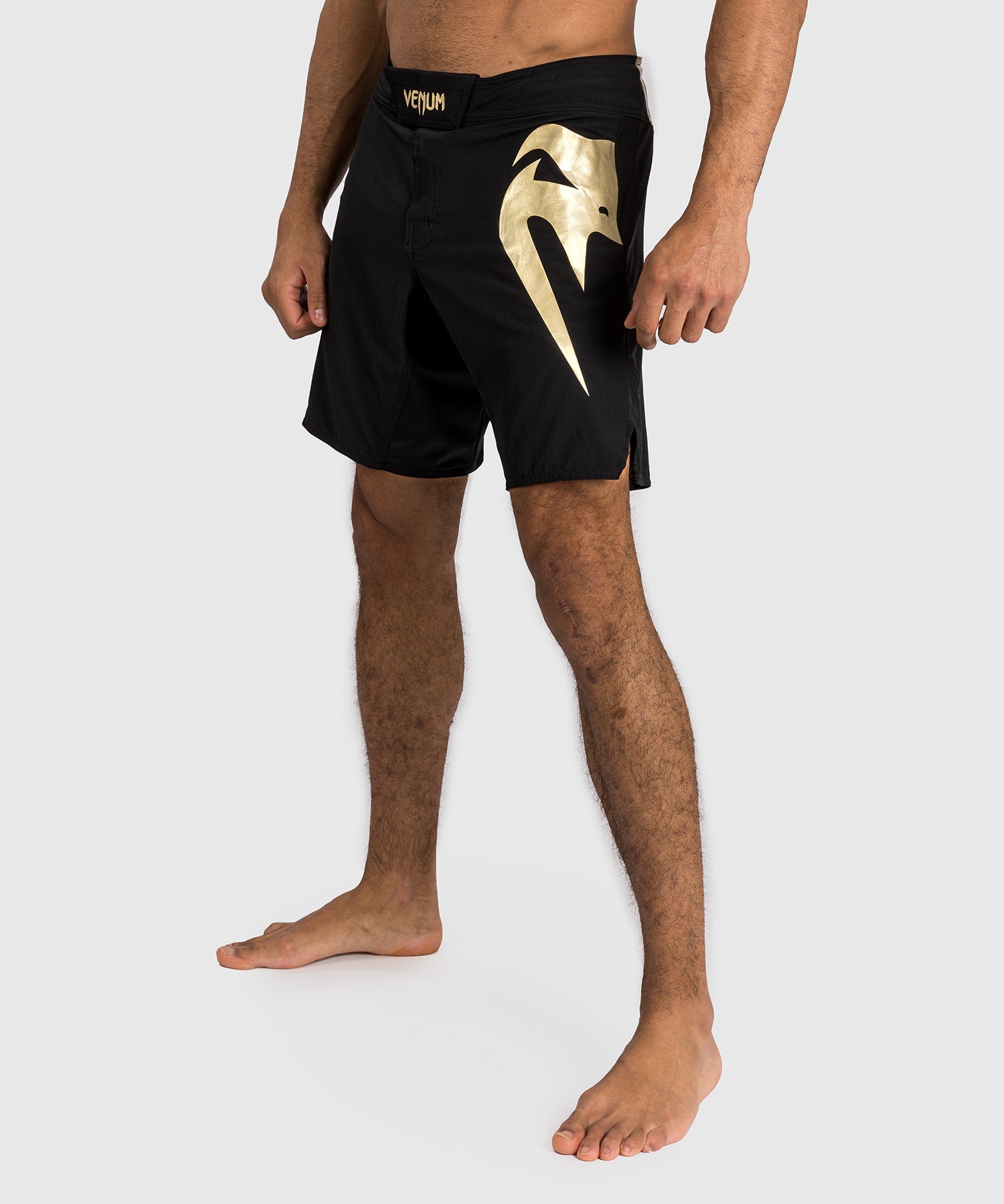 VENUM LIGHT 5.0 FIGHTSHORTS - ZWART/GOUD