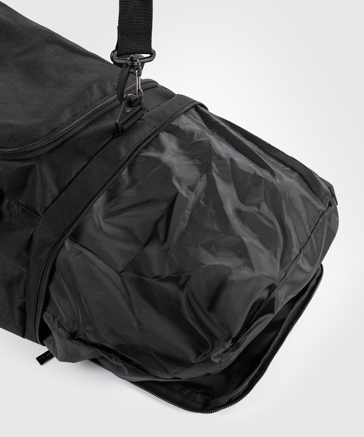 VENUM ESSENTIAL SPORTS BAG 26L