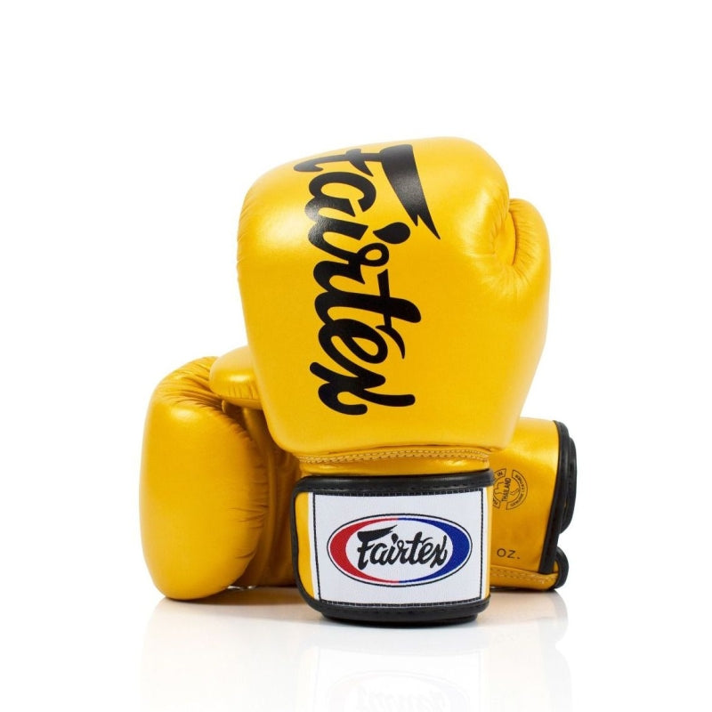 FAIRTEX KICKBOKSHANDSCHOENE LEER GOUD/ZWART