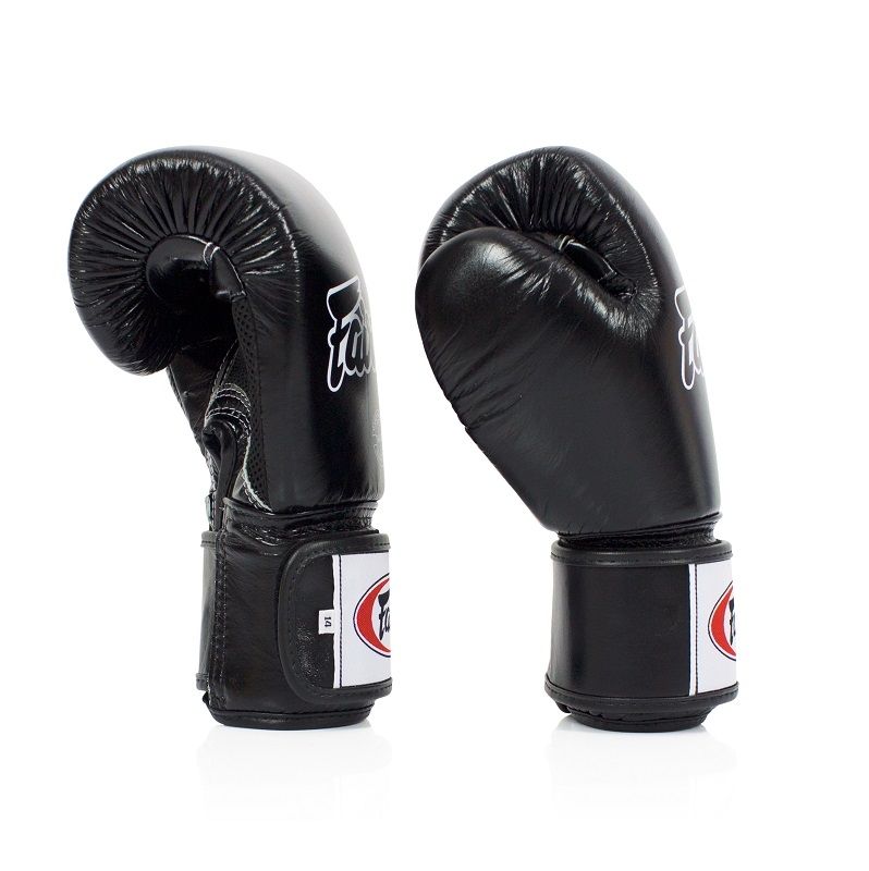 FAIRTEX KICKBOKSHANDSCHOENEN TIGHT FIT - ZWART