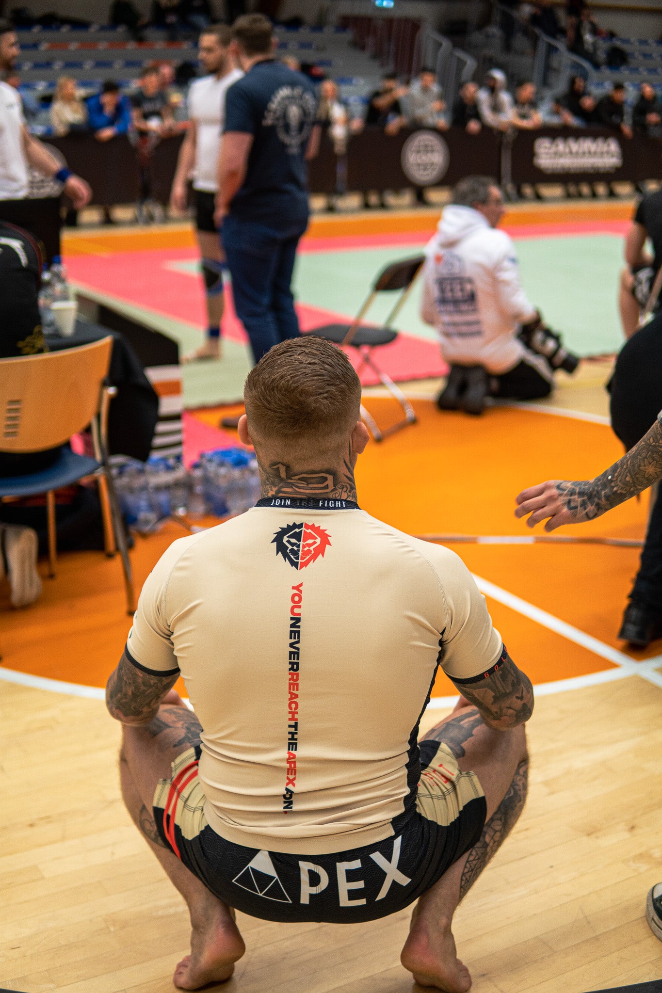 APEX MMA GOLD LION RASHGUARD