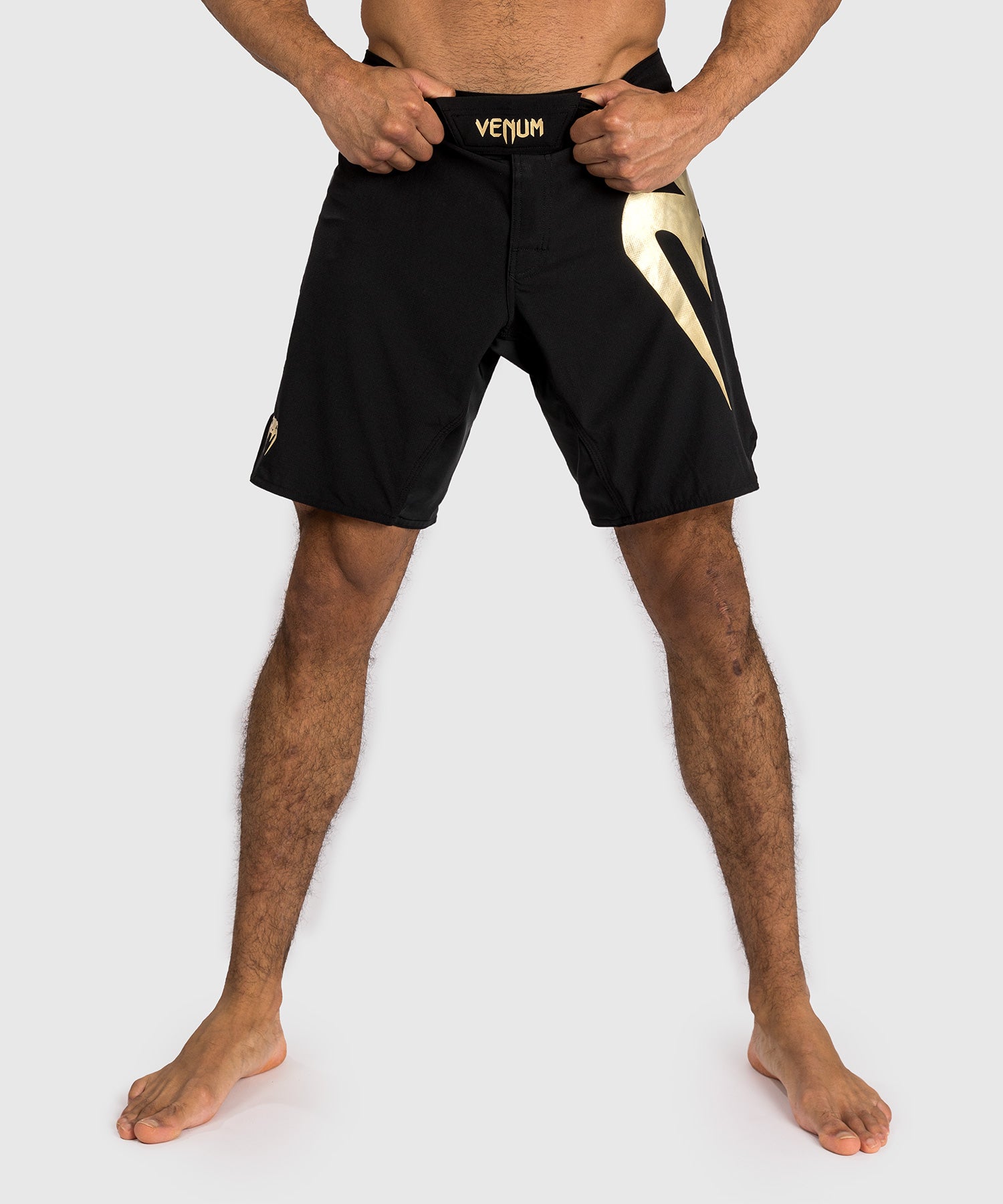 VENUM LIGHT 5.0 FIGHTSHORTS - ZWART/GOUD
