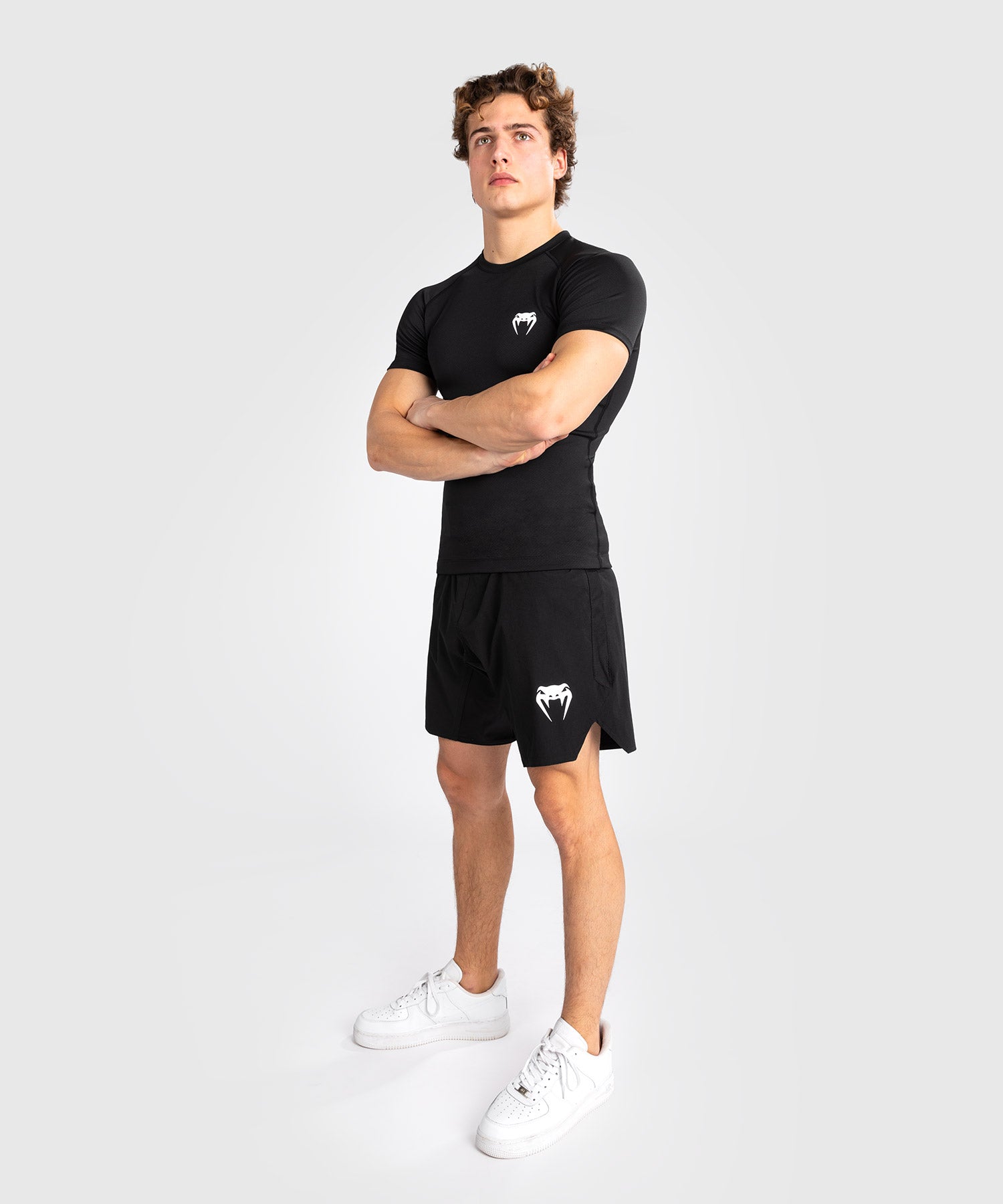 VENUM CONTENDER RASHGUARD MET KORTE MOUWEN VOOR HEREN - ZWART/WIT