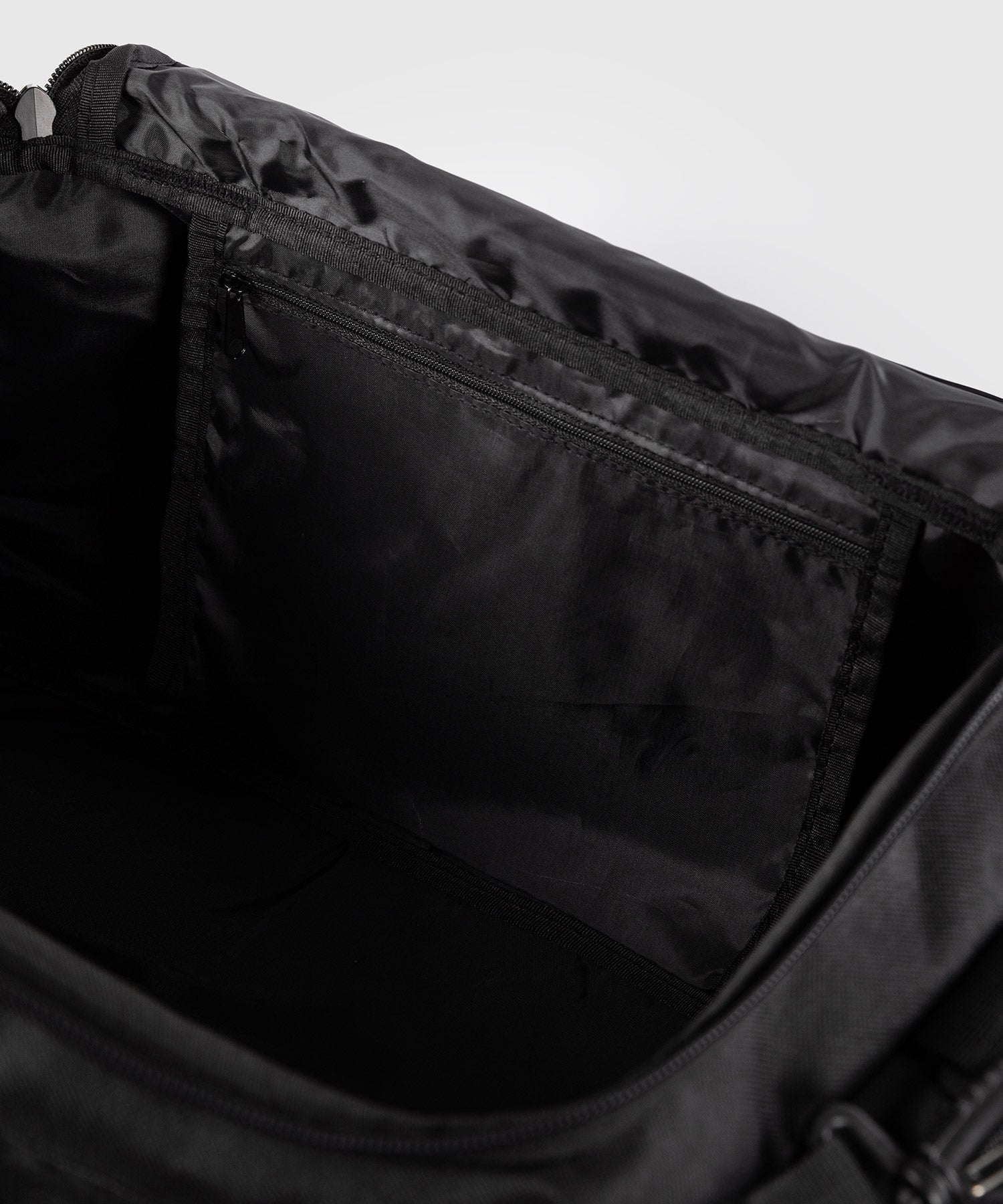 VENUM ESSENTIAL SPORTS BAG 26L