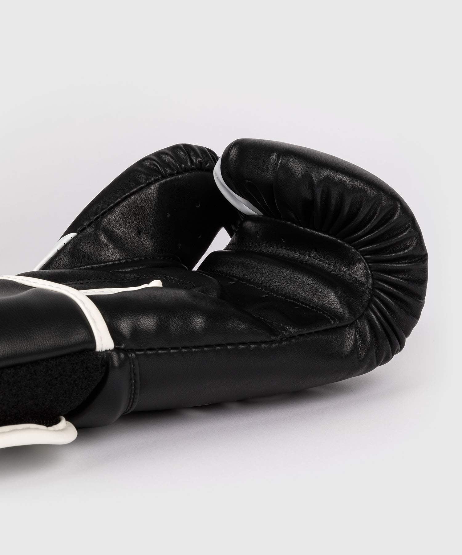 VENUM (KICK)BOKSHANDSCHOENEN CHALLENGER 2.5 ZWART/WIT