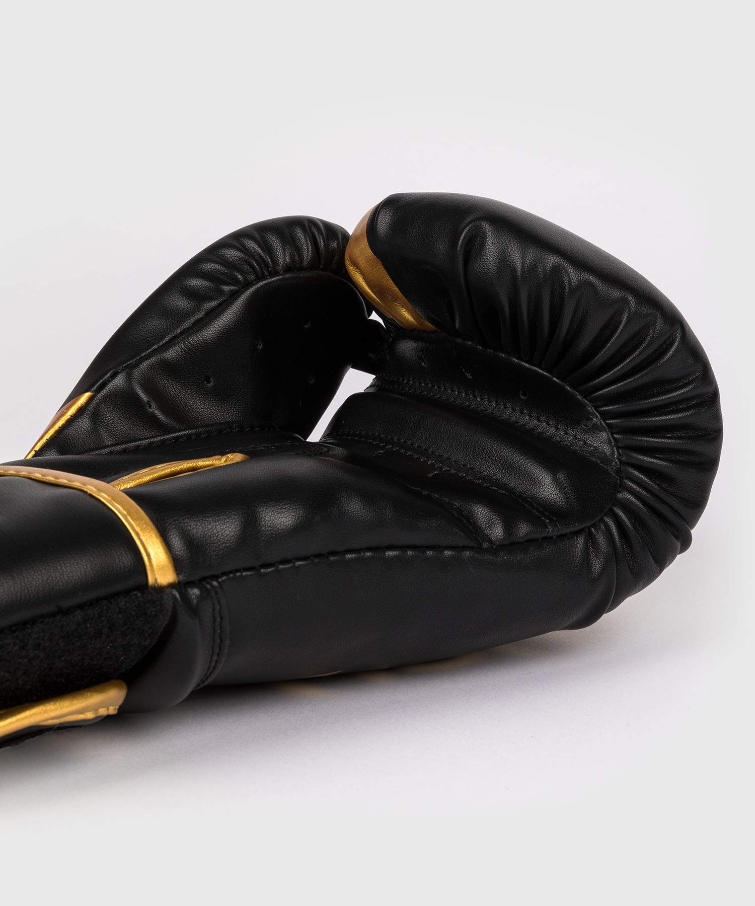 VENUM (KICK)BOKSHANDSCHOENEN CHALLENGER 2.5 ZWART/GOUD