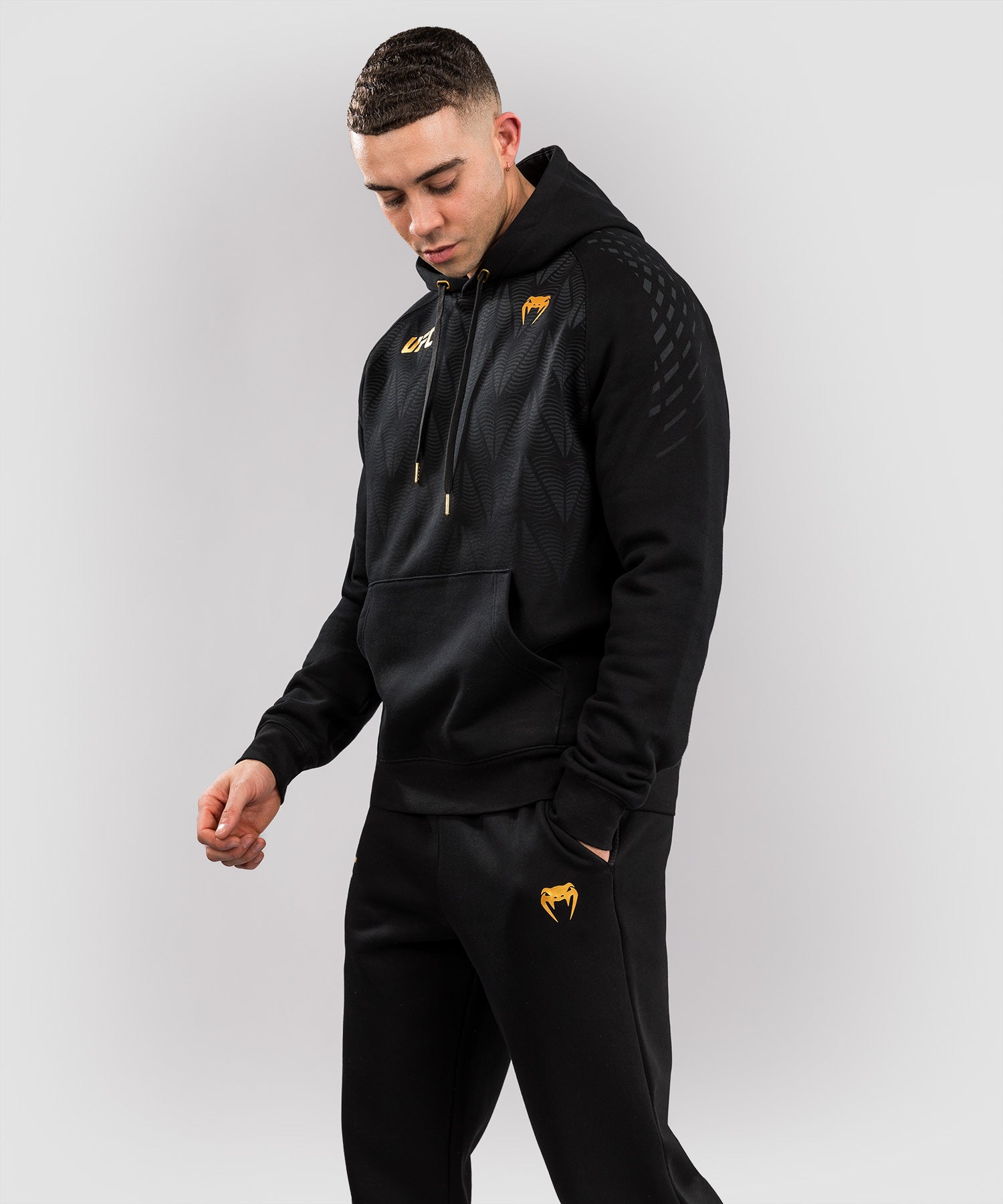 VENUM UFC PULLOVER HOODIE ZWART/GOUD