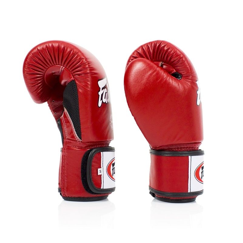 FAIRTEX KICKBOKSHANDSCHOENEN TIGHT FIT - ROOD